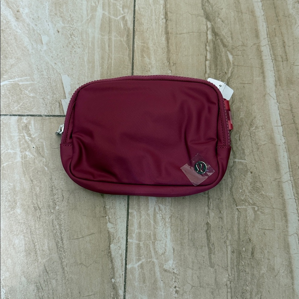 Lululemon everywhere belt bag, new. price tag removed, description tag attached